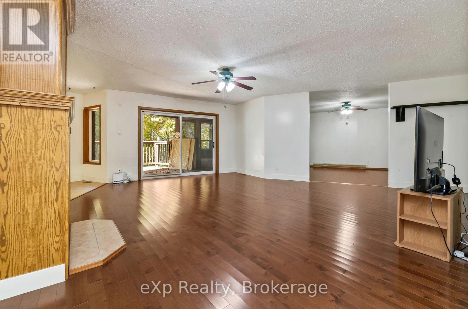 18 Kristen Heights, Parry Sound, Ontario  P2A 2Z6 - Photo 8 - X12444974