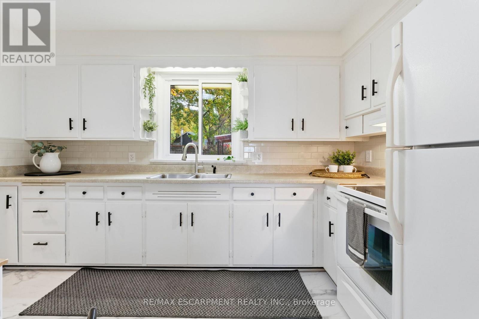 53 Livingston Avenue, Grimsby, Ontario  L3M 1L3 - Photo 13 - X12710678