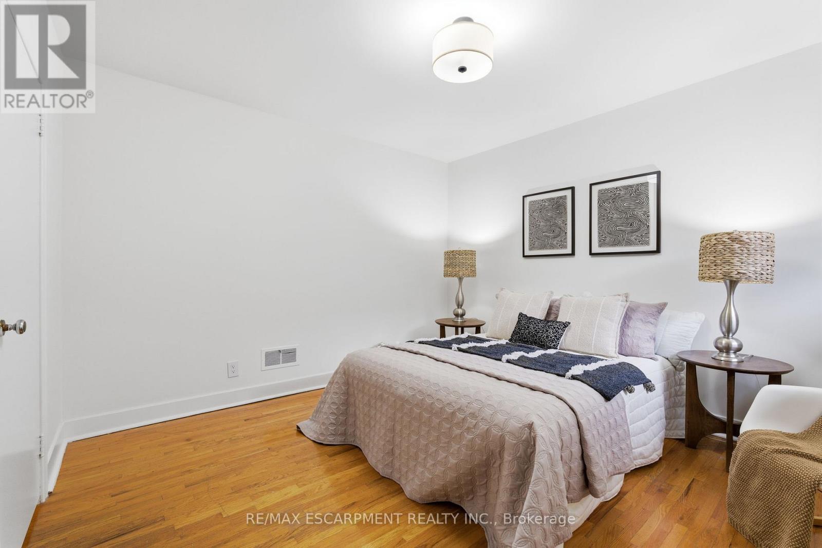 53 Livingston Avenue, Grimsby, Ontario  L3M 1L3 - Photo 19 - X12710678