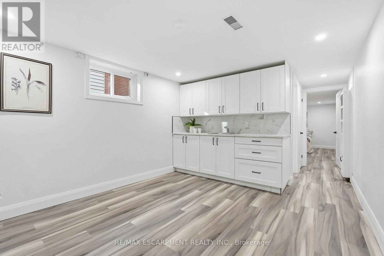 53 Livingston Avenue, Grimsby, Ontario  L3M 1L3 - Photo 37 - X12710678