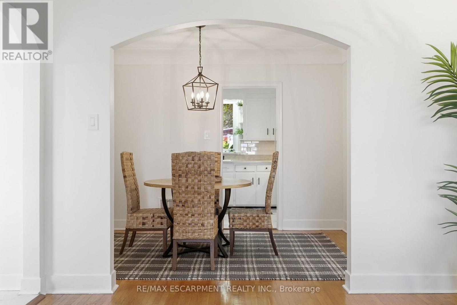 53 Livingston Avenue, Grimsby, Ontario  L3M 1L3 - Photo 10 - X12710678