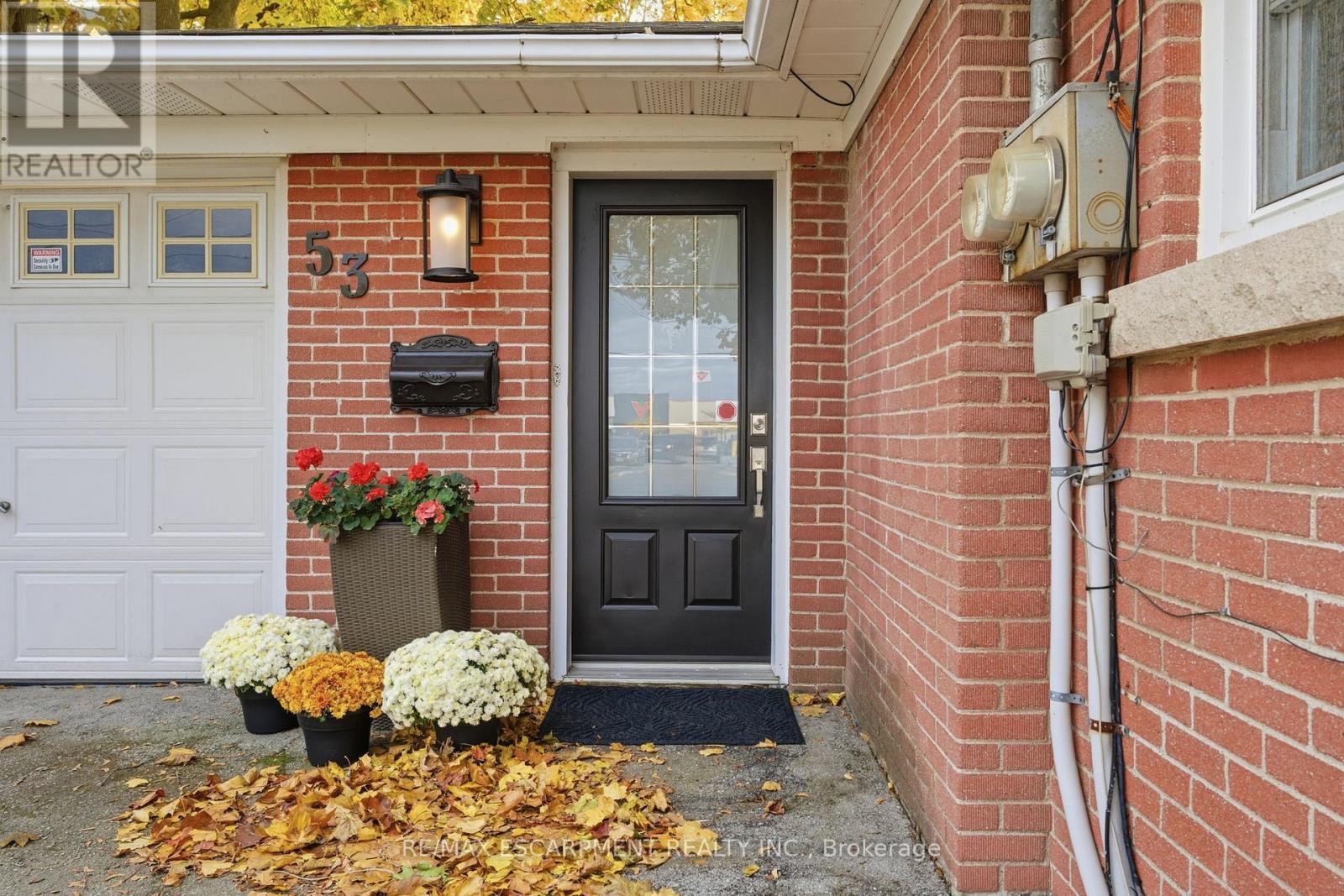 53 Livingston Avenue, Grimsby, Ontario  L3M 1L3 - Photo 3 - X12710678