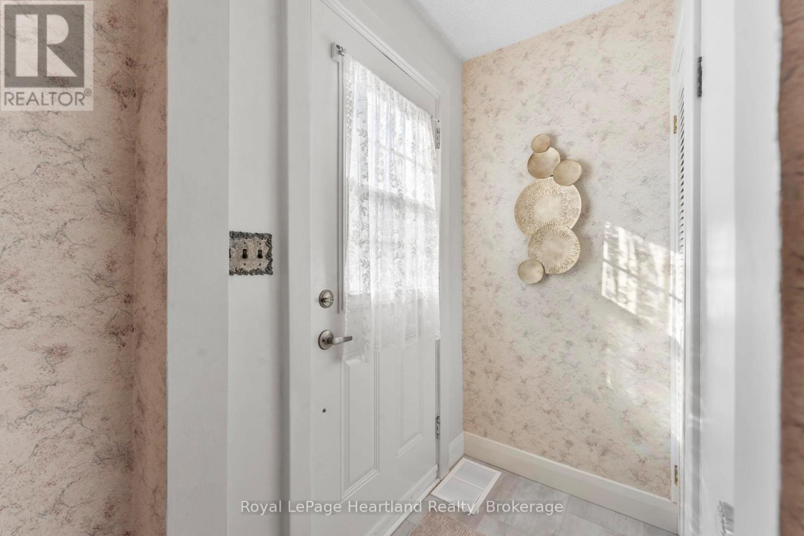 366 Edward Street, South Huron, Ontario  N0M 1S0 - Photo 4 - X12854616