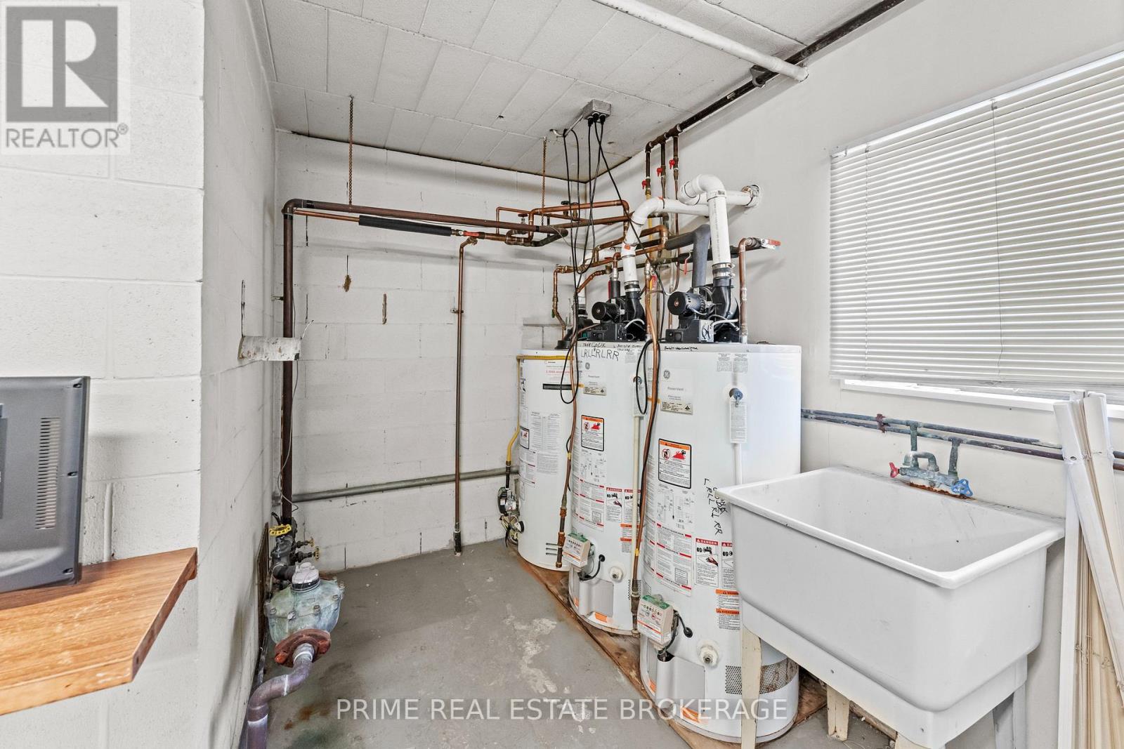 204 Michigan Avenue, Point Edward, Ontario  N7V 1E8 - Photo 11 - X12854496