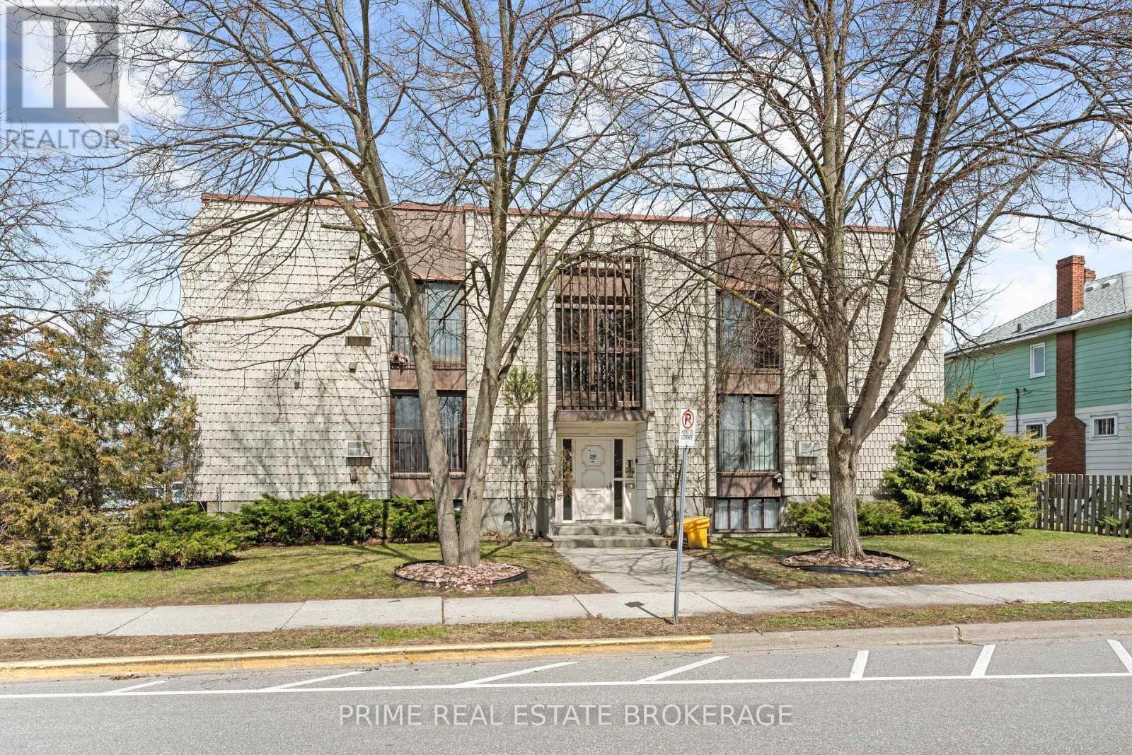 204 Michigan Avenue, Point Edward, Ontario  N7V 1E8 - Photo 3 - X12854496