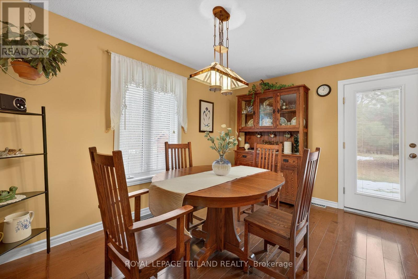 214 Mitchell Court, Thames Centre, Ontario  N0L 1G3 - Photo 10 - X12854726