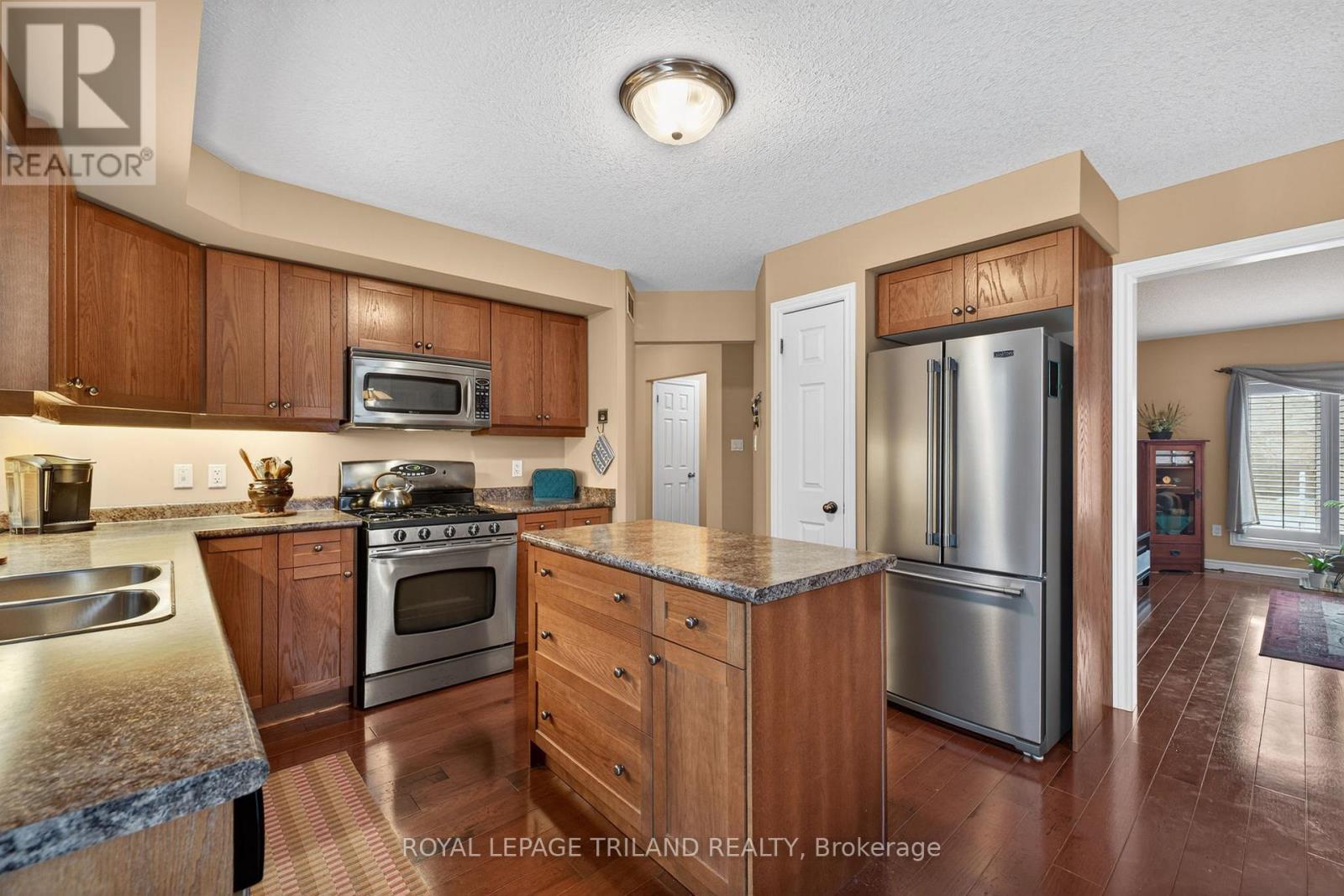 214 Mitchell Court, Thames Centre, Ontario  N0L 1G3 - Photo 11 - X12854726