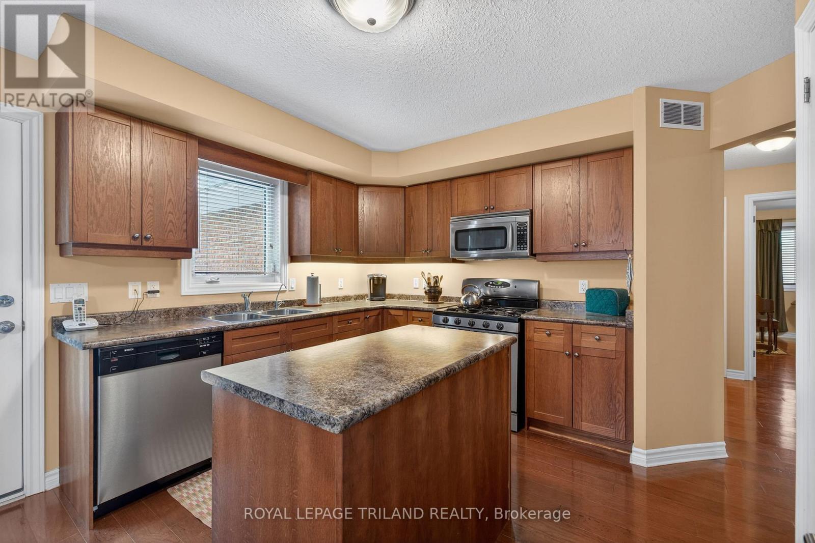 214 Mitchell Court, Thames Centre, Ontario  N0L 1G3 - Photo 12 - X12854726