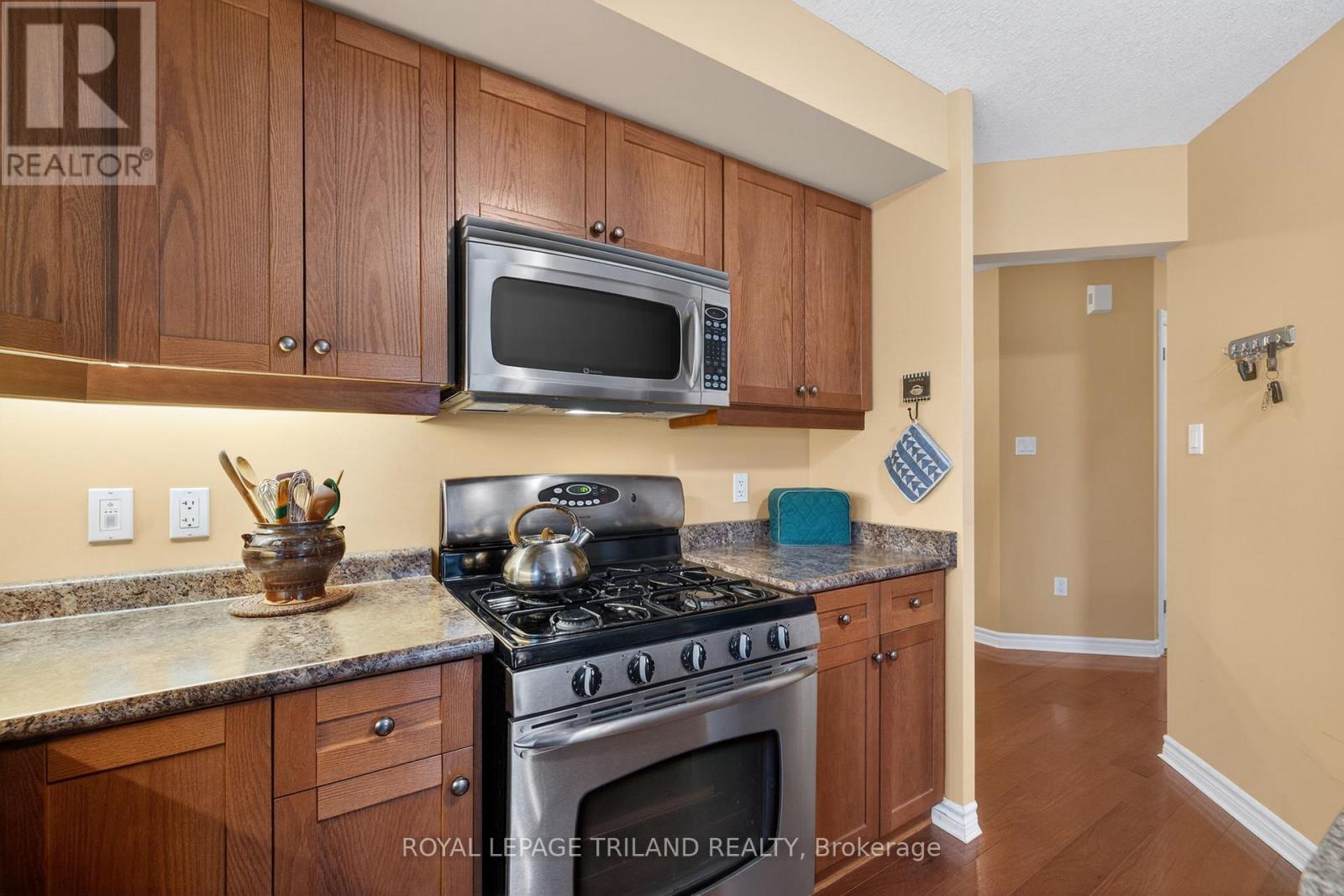 214 Mitchell Court, Thames Centre, Ontario  N0L 1G3 - Photo 14 - X12854726