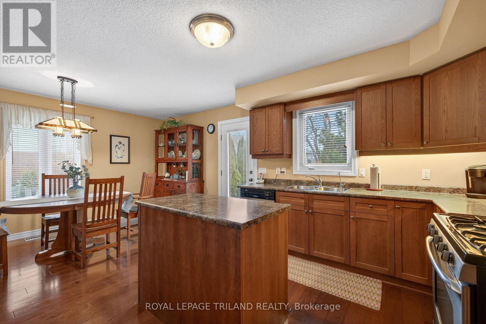 214 Mitchell Court, Thames Centre, Ontario  N0L 1G3 - Photo 15 - X12854726