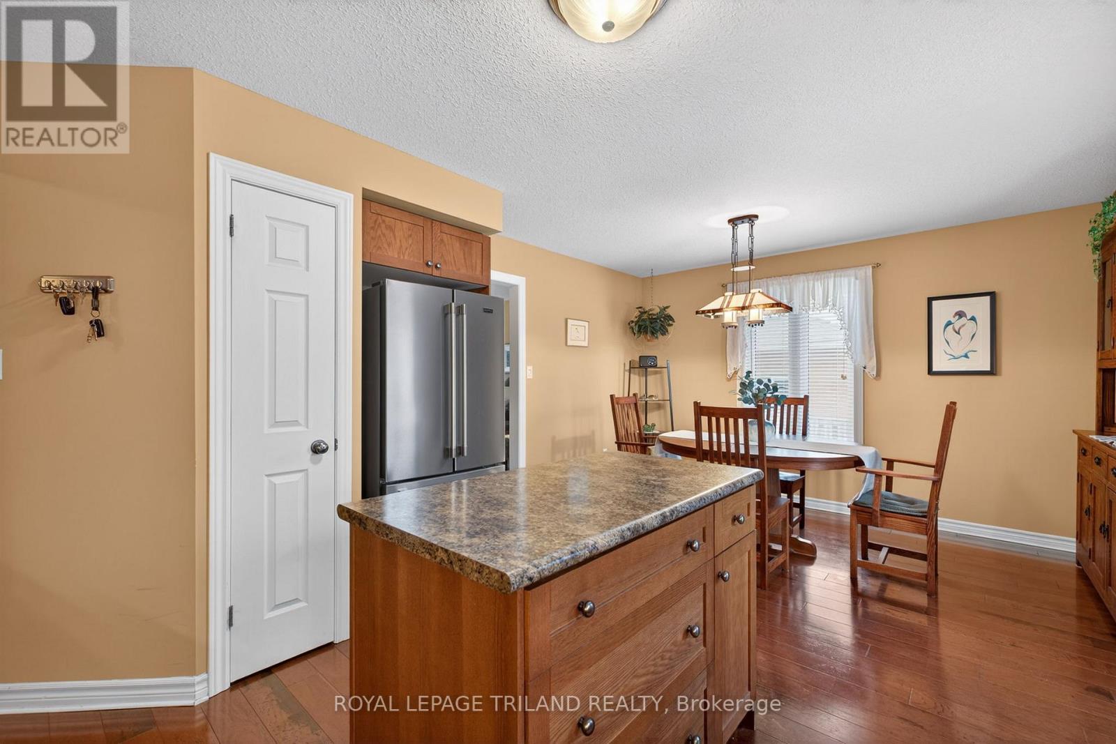 214 Mitchell Court, Thames Centre, Ontario  N0L 1G3 - Photo 16 - X12854726