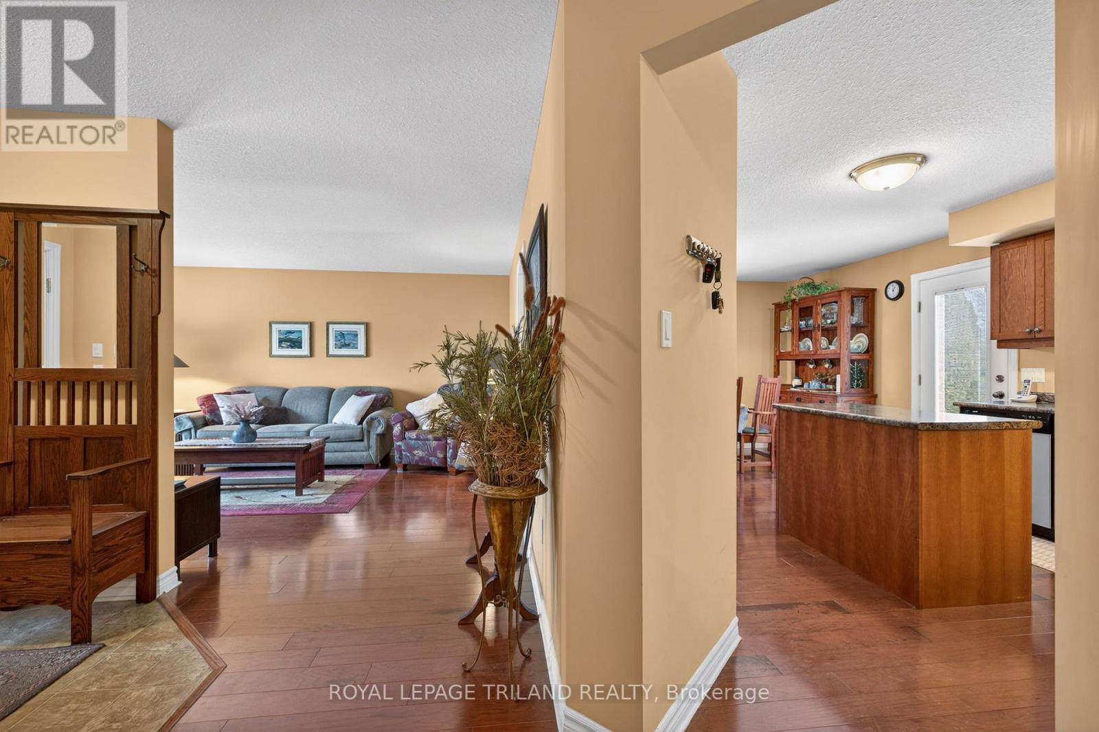 214 Mitchell Court, Thames Centre, Ontario  N0L 1G3 - Photo 17 - X12854726