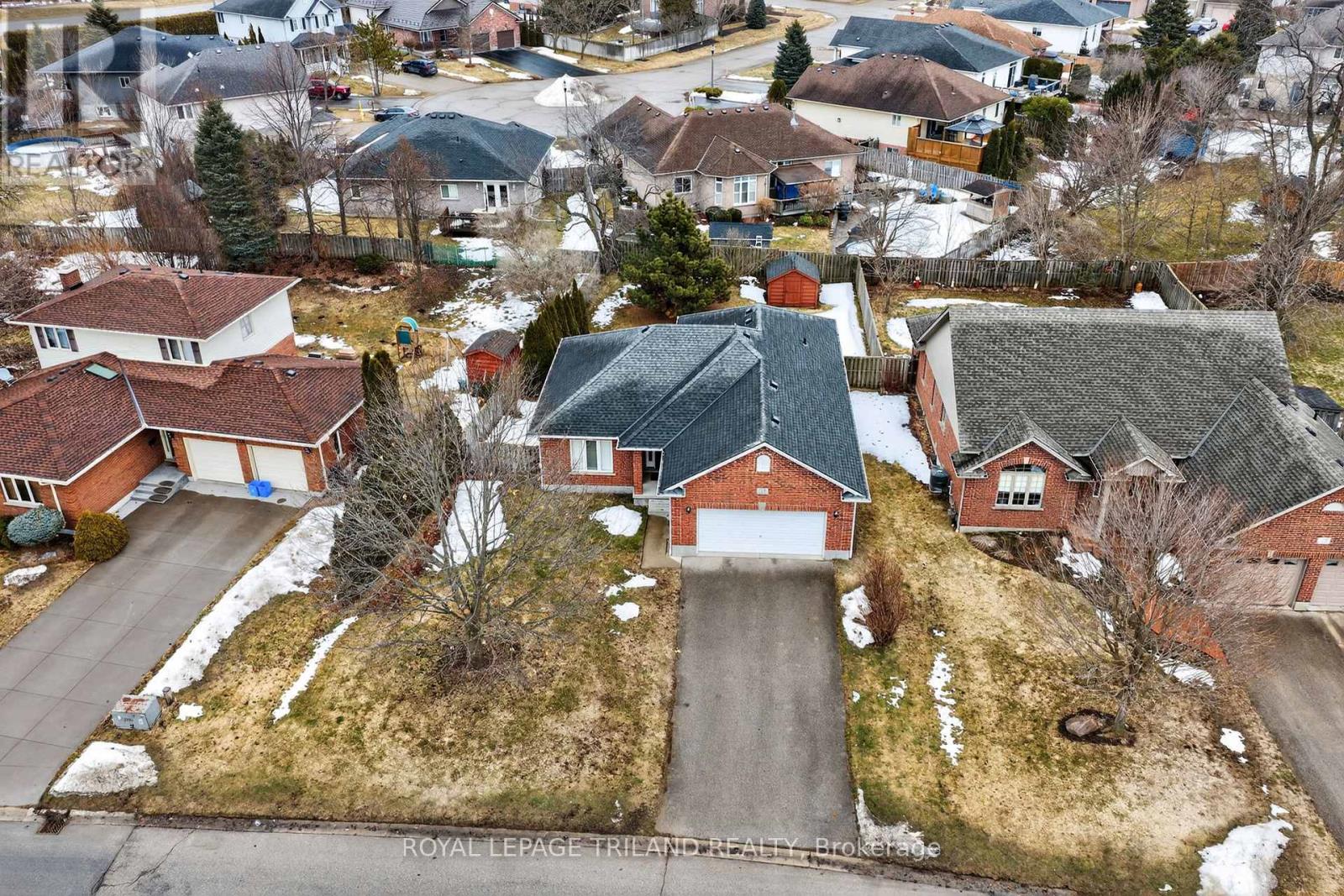 214 Mitchell Court, Thames Centre, Ontario  N0L 1G3 - Photo 4 - X12854726