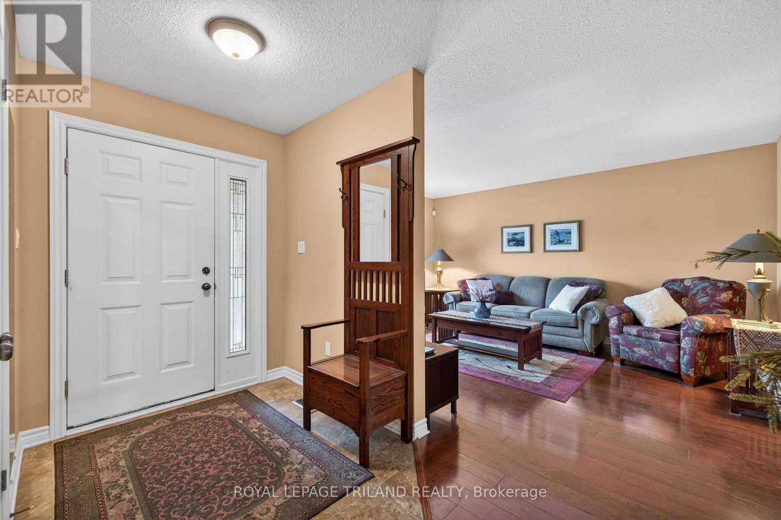 214 Mitchell Court, Thames Centre, Ontario  N0L 1G3 - Photo 5 - X12854726