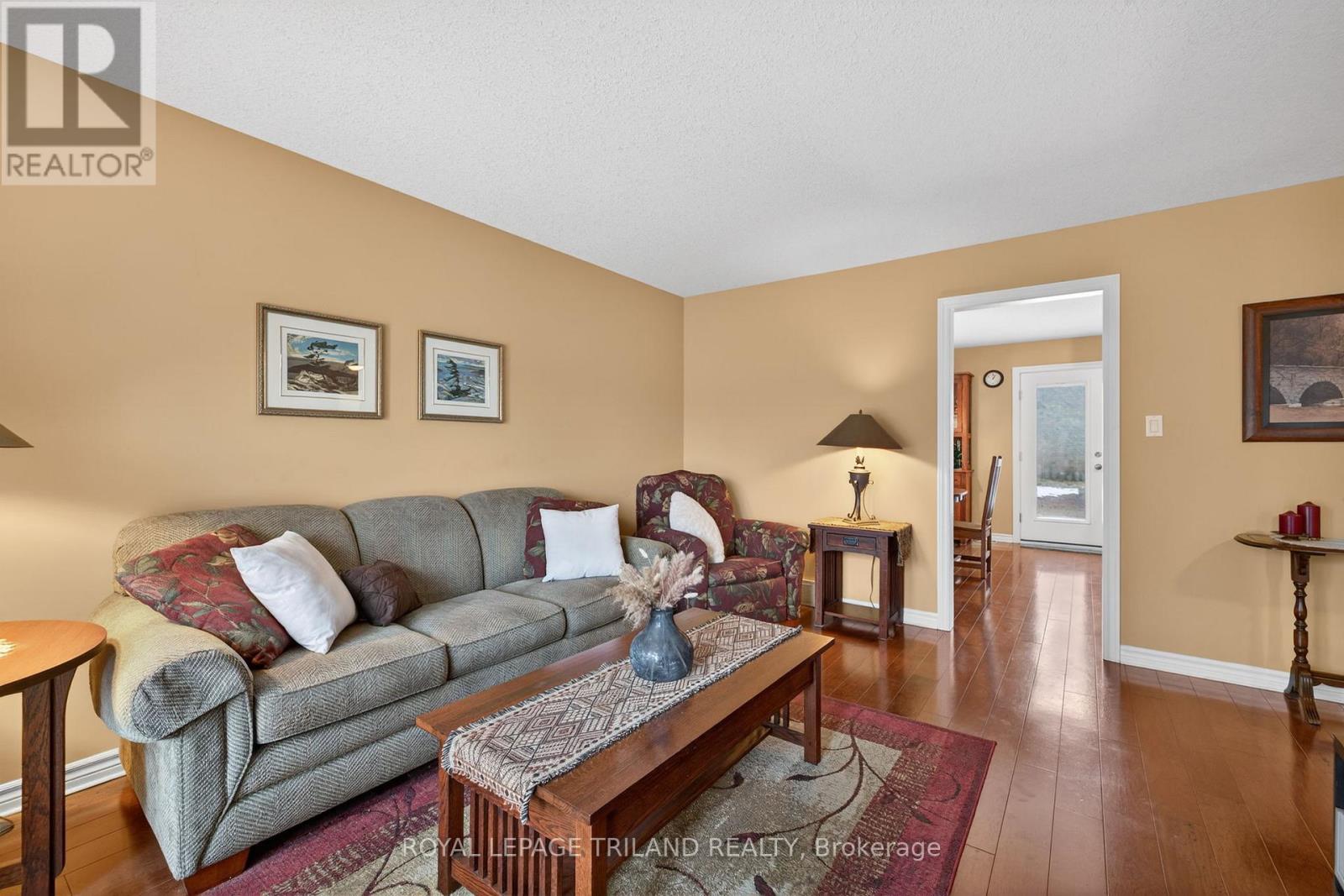 214 Mitchell Court, Thames Centre, Ontario  N0L 1G3 - Photo 7 - X12854726