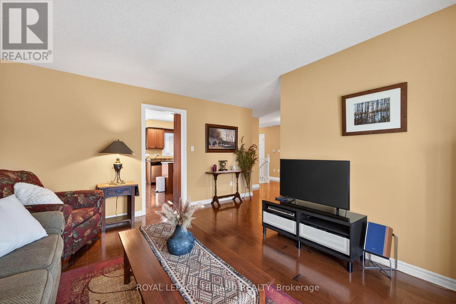 214 Mitchell Court, Thames Centre, Ontario  N0L 1G3 - Photo 8 - X12854726