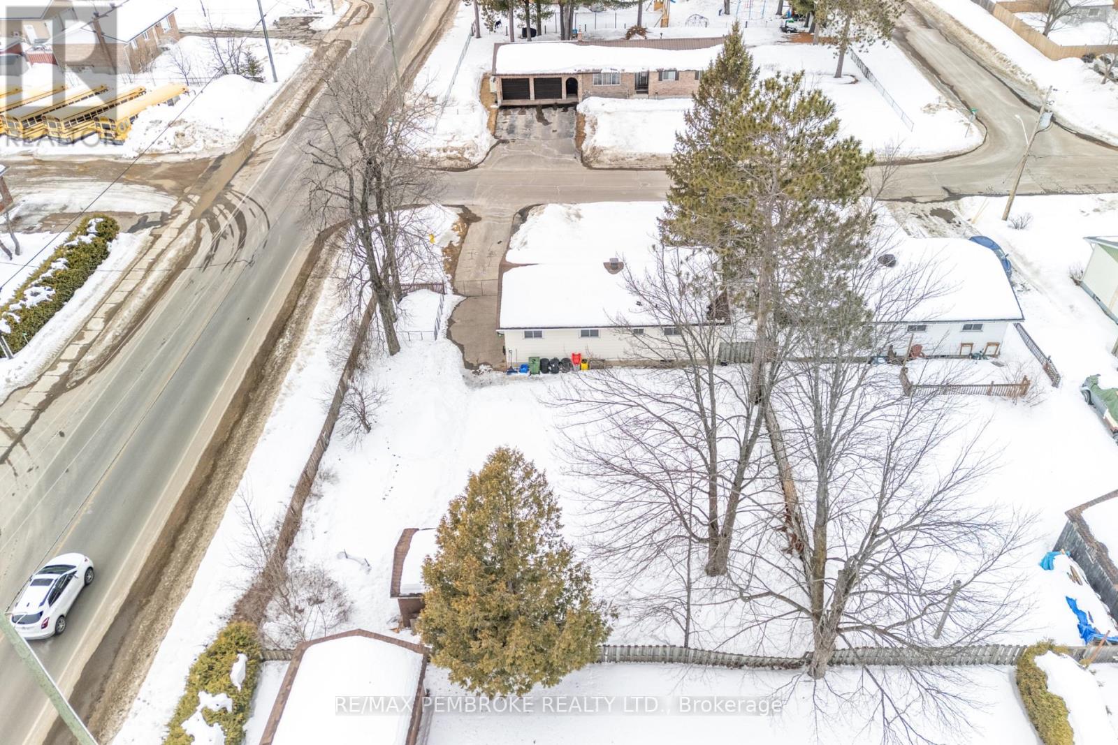 114 Hemlock Street, Petawawa, Ontario  K8H 3C2 - Photo 4 - X12854796