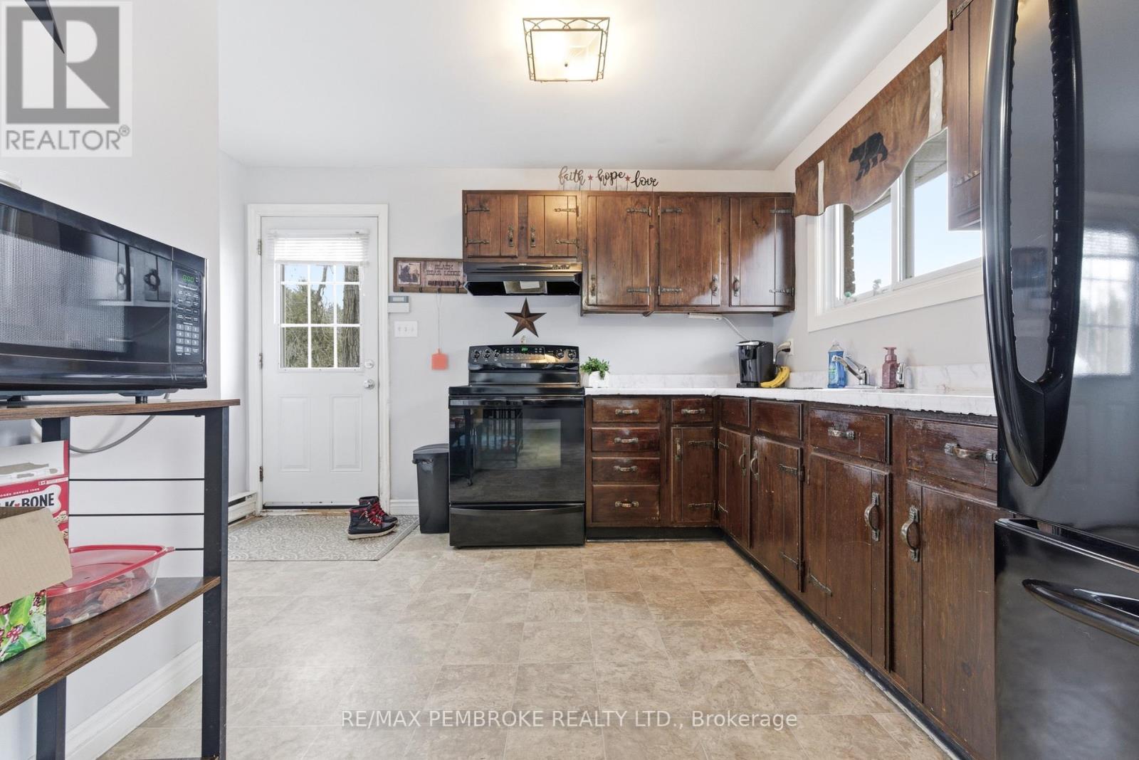 114 Hemlock Street, Petawawa, Ontario  K8H 3C2 - Photo 9 - X12854796