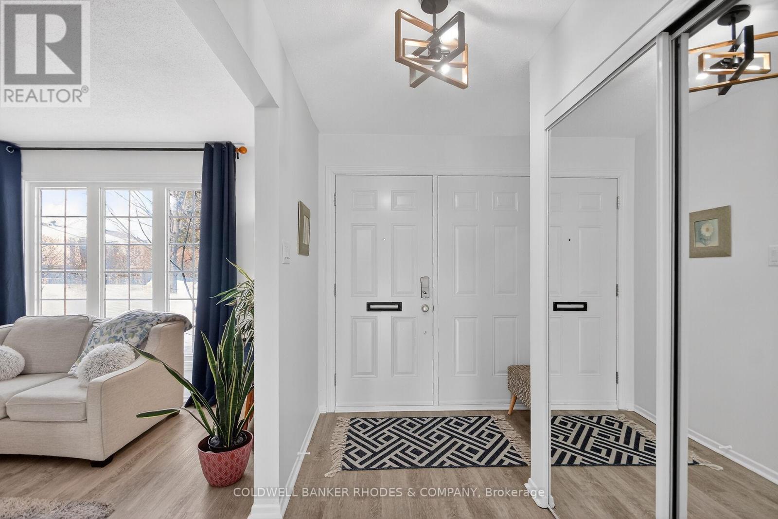 521 Orkney Private, Ottawa, Ontario  K2C 3M7 - Photo 3 - X12854754