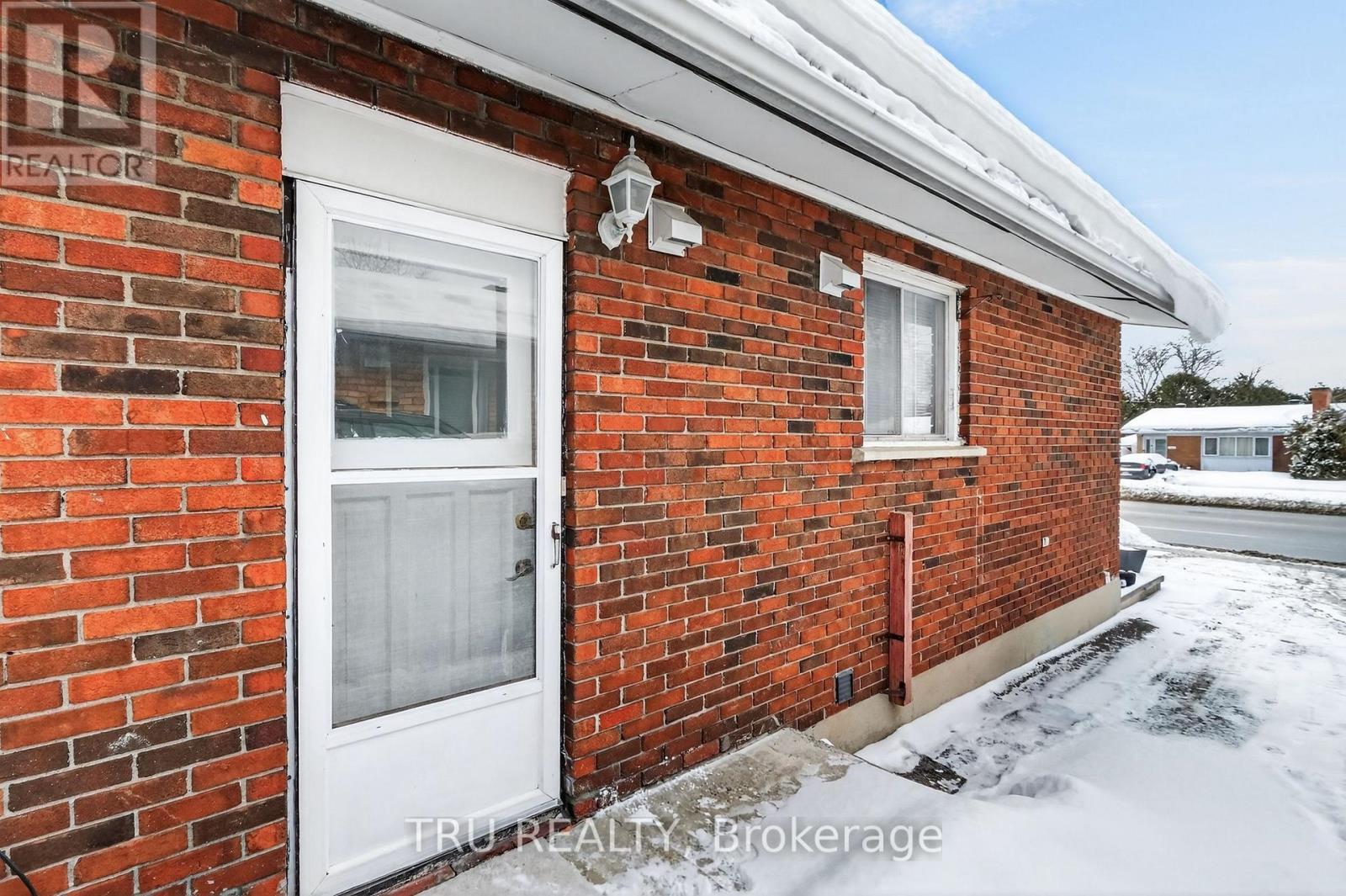Maitland - 1263 Maitland Avenue, Ottawa, Ontario  K2C 2C4 - Photo 2 - X12854772