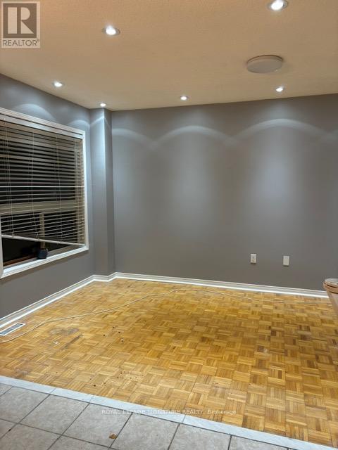 3816 Foxborough Trail, Mississauga, Ontario  L5N 7W4 - Photo 6 - W12851012