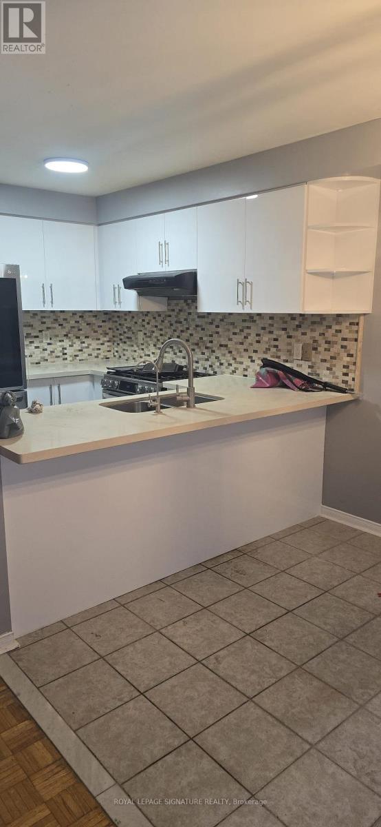 3816 Foxborough Trail, Mississauga, Ontario  L5N 7W4 - Photo 8 - W12851012