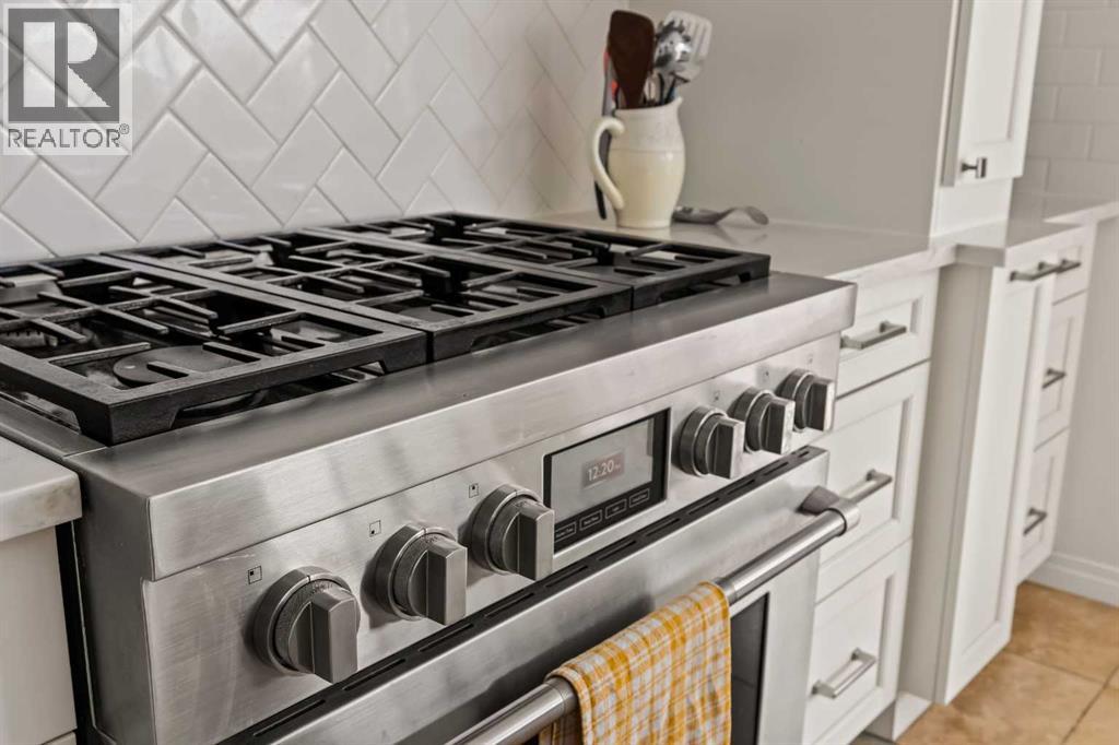 1560 Strathcona Drive Sw, Calgary, Alberta  T3H 4R8 - Photo 15 - A2290403