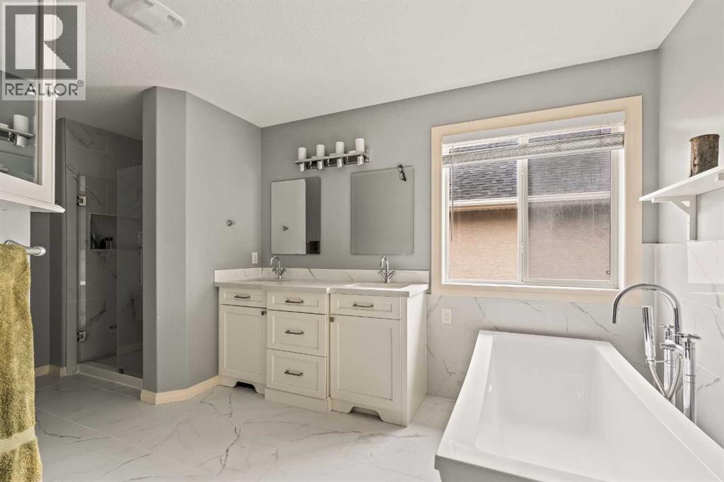 1560 Strathcona Drive Sw, Calgary, Alberta  T3H 4R8 - Photo 32 - A2290403