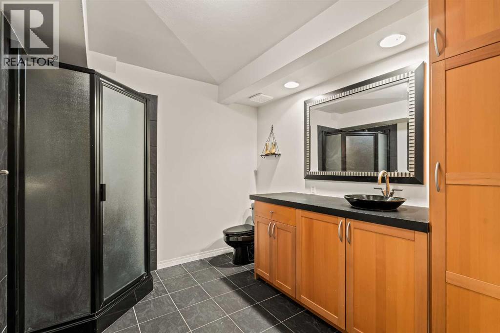 1560 Strathcona Drive Sw, Calgary, Alberta  T3H 4R8 - Photo 41 - A2290403