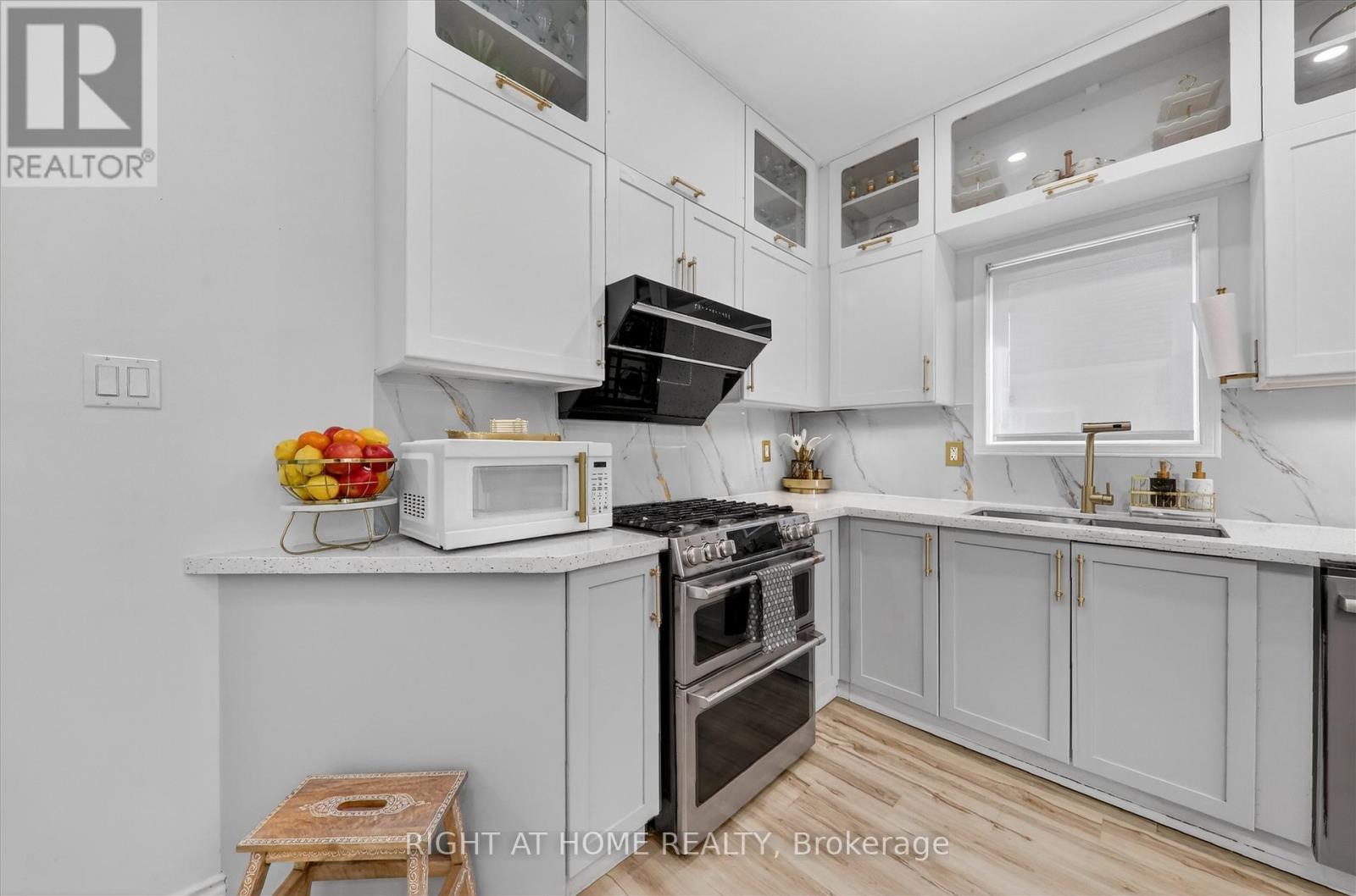 75 Fencerow Drive, Whitby, Ontario  L1R 3N2 - Photo 8 - E12854618