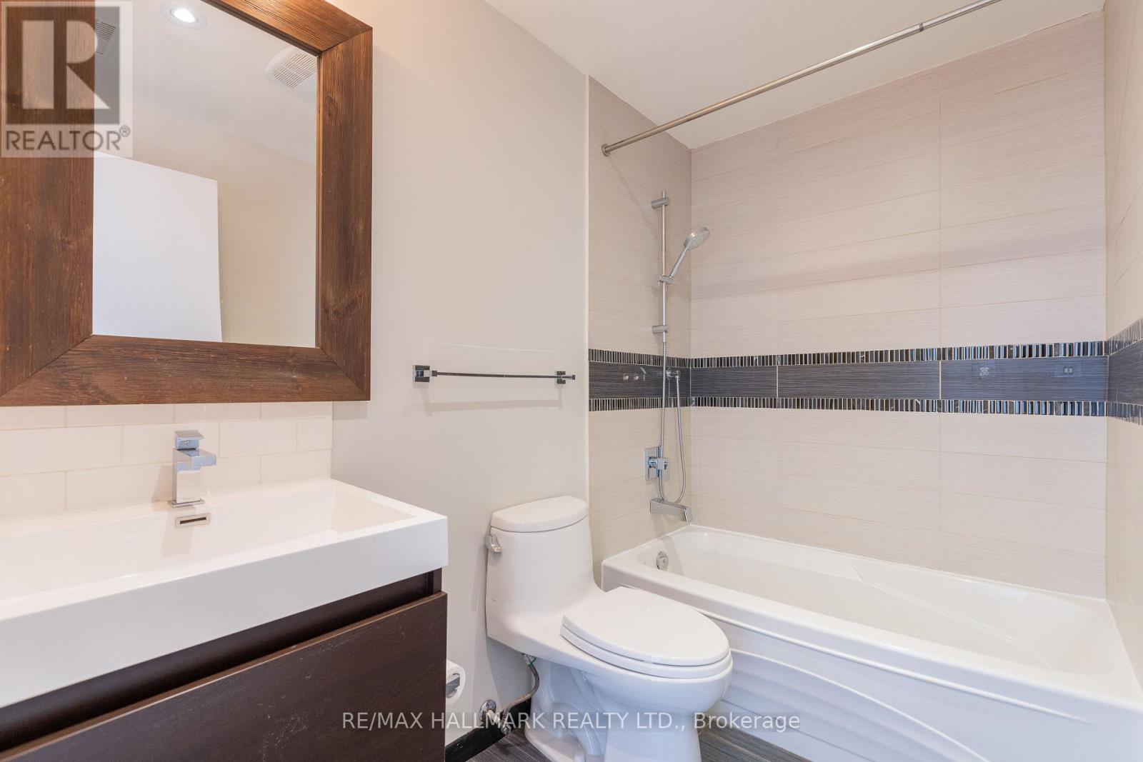 1b - 2277 Queen Street E, Toronto, Ontario  M4E 1G5 - Photo 11 - E12854634