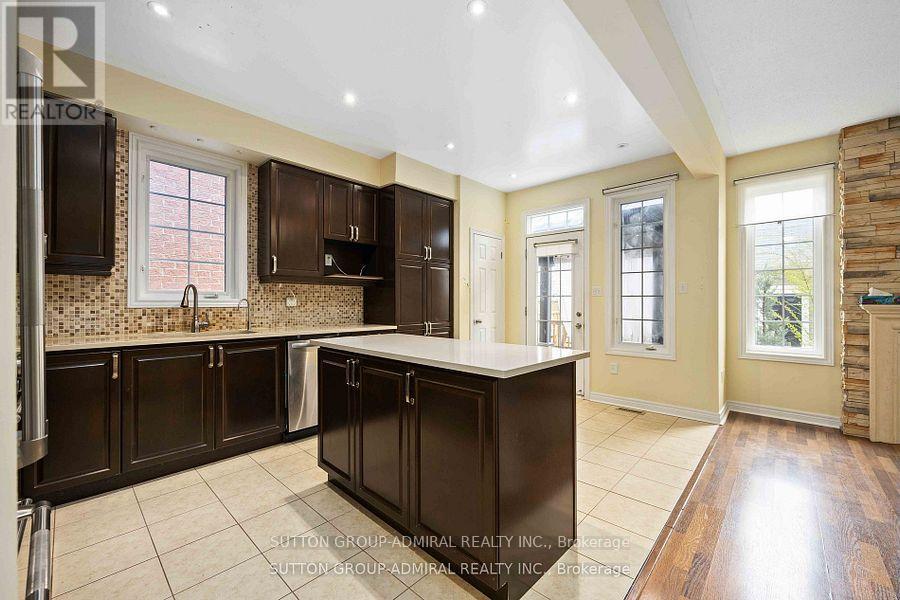 64 Evaridge Drive, Markham, Ontario  L6B 1H3 - Photo 5 - N12854526