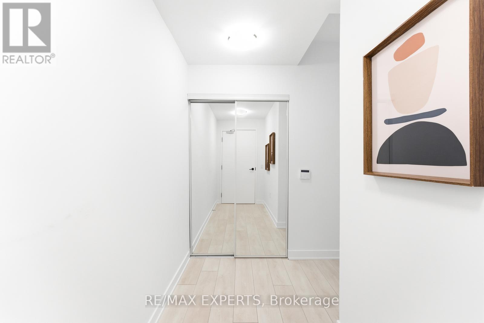 307 - 105 Oneida Crescent, Richmond Hill (Langstaff), Ontario  L4B 0H6 - Photo 3 - N12854590