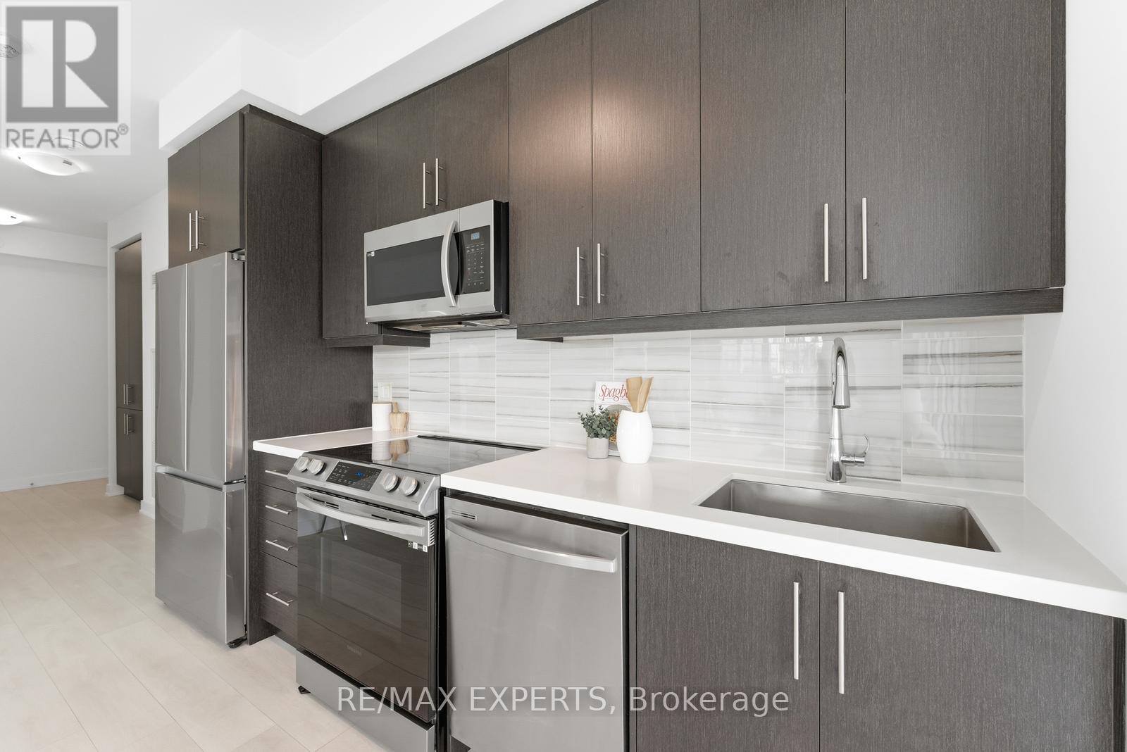 307 - 105 Oneida Crescent, Richmond Hill (Langstaff), Ontario  L4B 0H6 - Photo 8 - N12854590