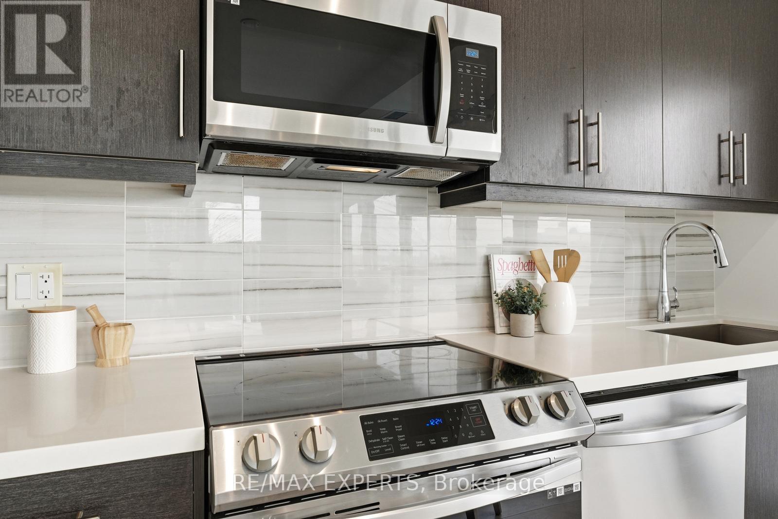 307 - 105 Oneida Crescent, Richmond Hill (Langstaff), Ontario  L4B 0H6 - Photo 9 - N12854590