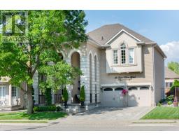 16 SAINT CLARE BOULEVARD, Vaughan, Ontario