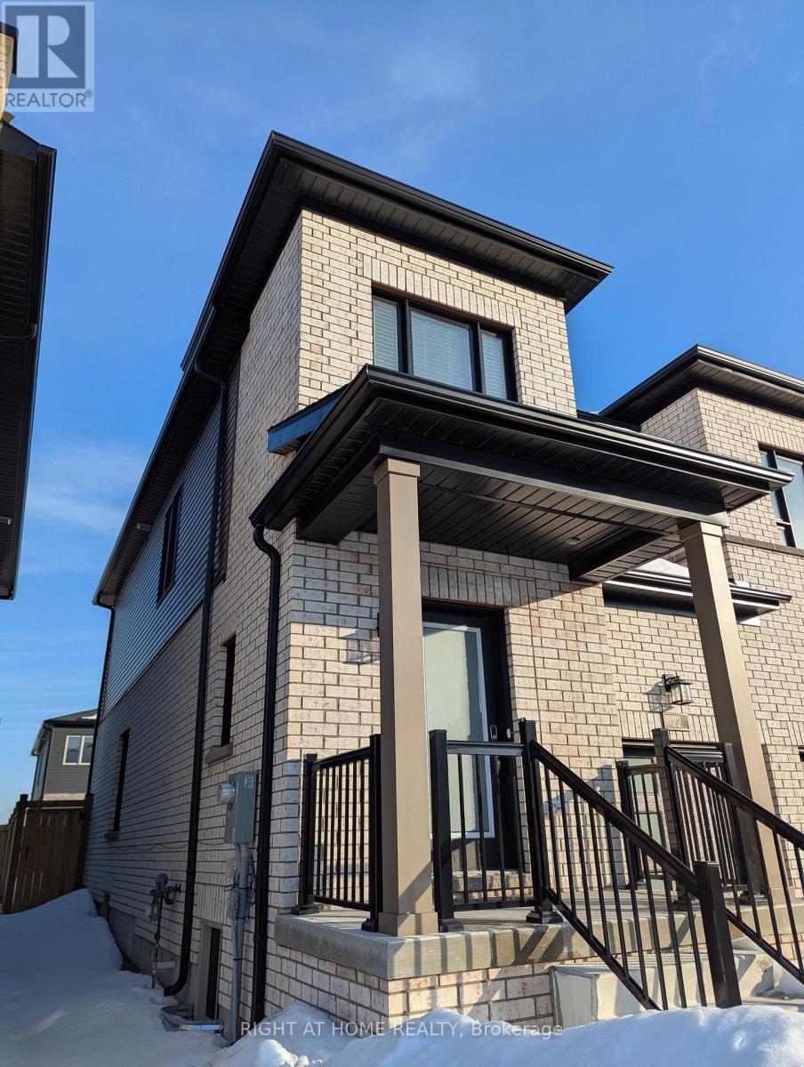 22 Westwood Avenue, Barrie (Painswick South), Ontario  L9J 0M6 - Photo 2 - S12854696