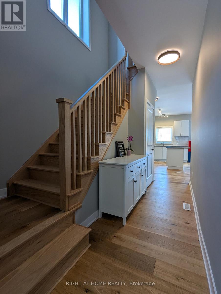 22 Westwood Avenue, Barrie (Painswick South), Ontario  L9J 0M6 - Photo 5 - S12854696