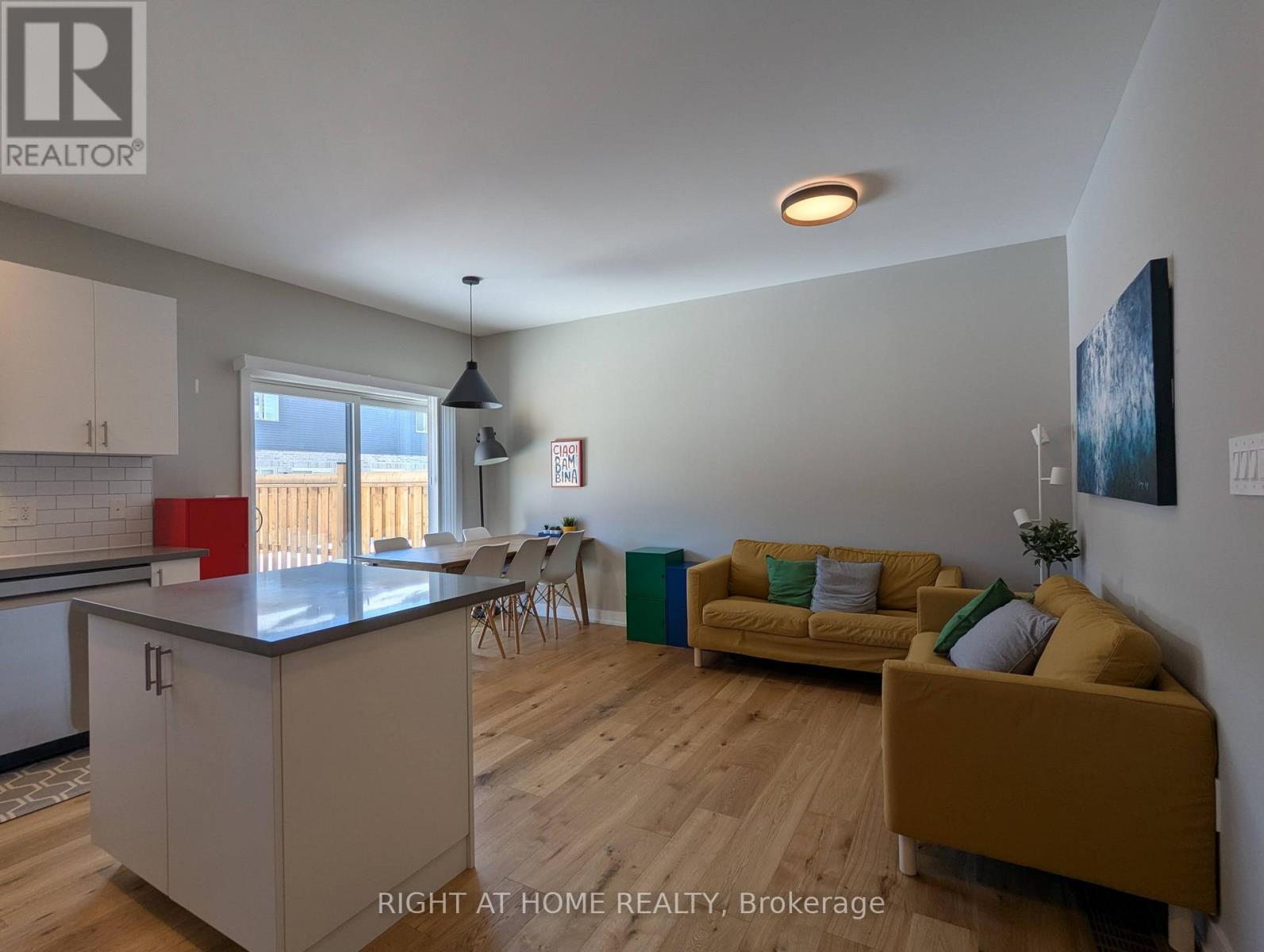 22 Westwood Avenue, Barrie (Painswick South), Ontario  L9J 0M6 - Photo 8 - S12854696