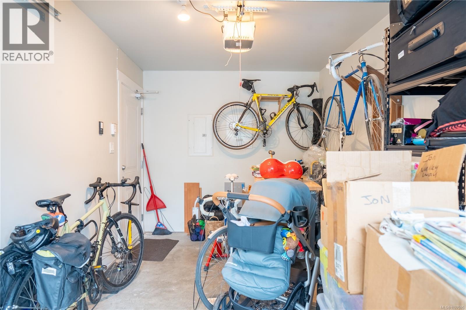 1 2918 Shelbourne St, Victoria, British Columbia  V8R 4M6 - Photo 12 - 1027595