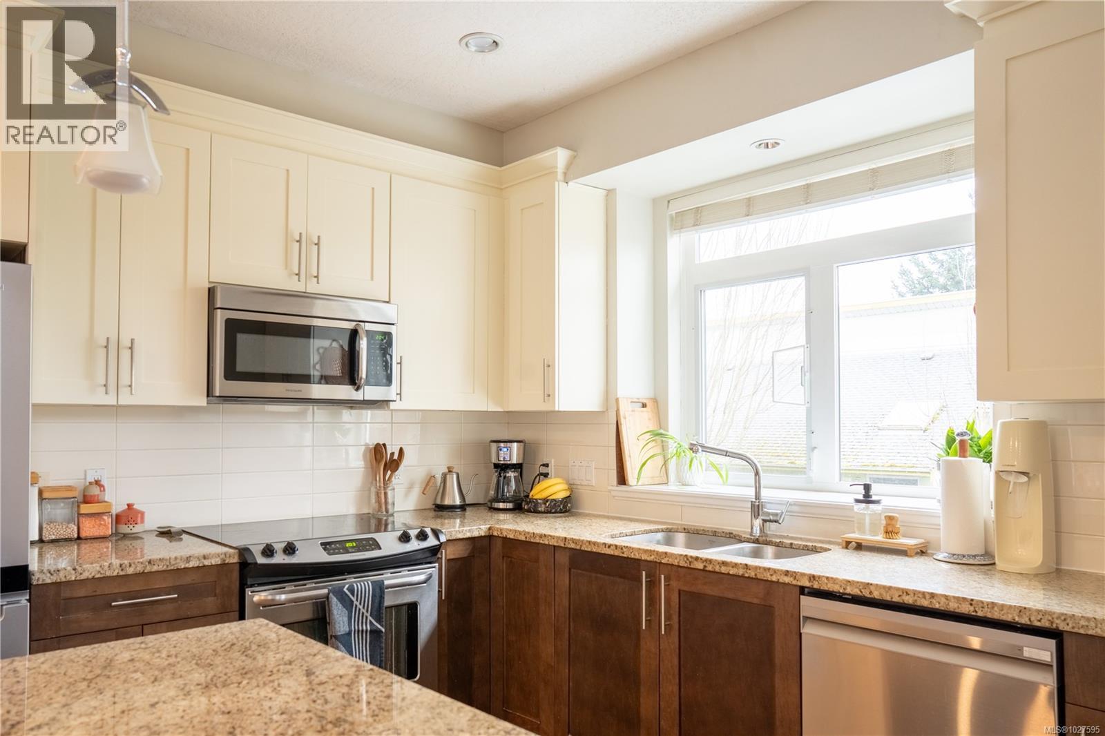 1 2918 Shelbourne St, Victoria, British Columbia  V8R 4M6 - Photo 14 - 1027595