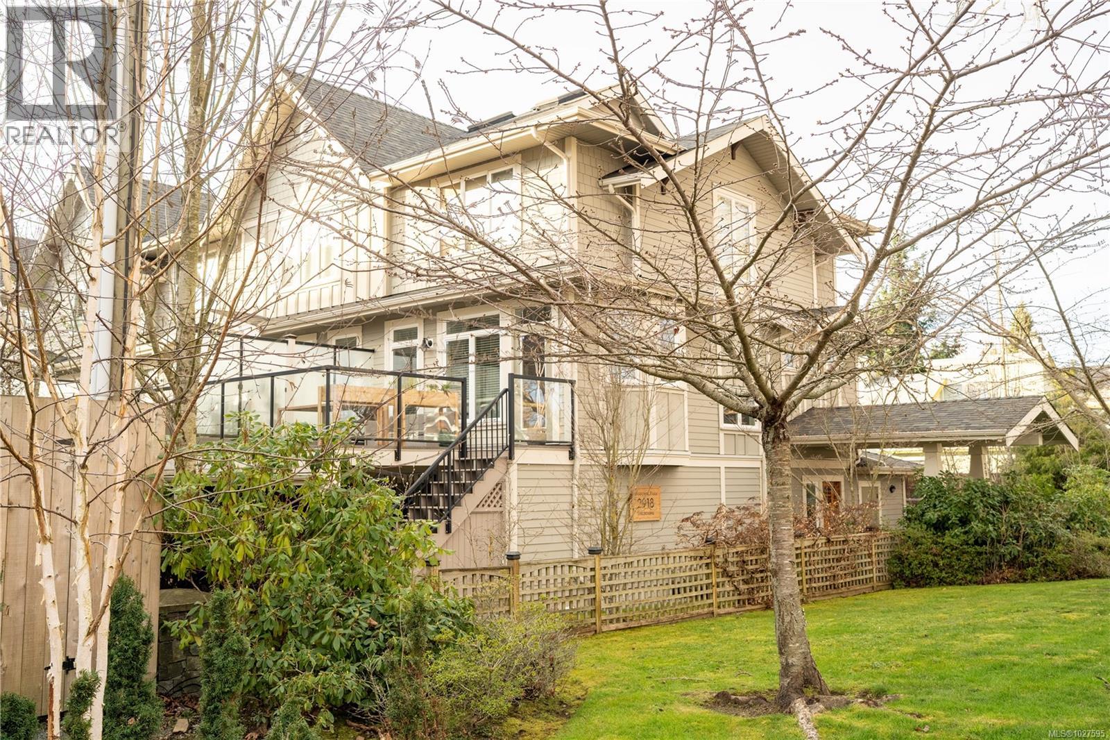 1 2918 Shelbourne St, Victoria, British Columbia  V8R 4M6 - Photo 2 - 1027595