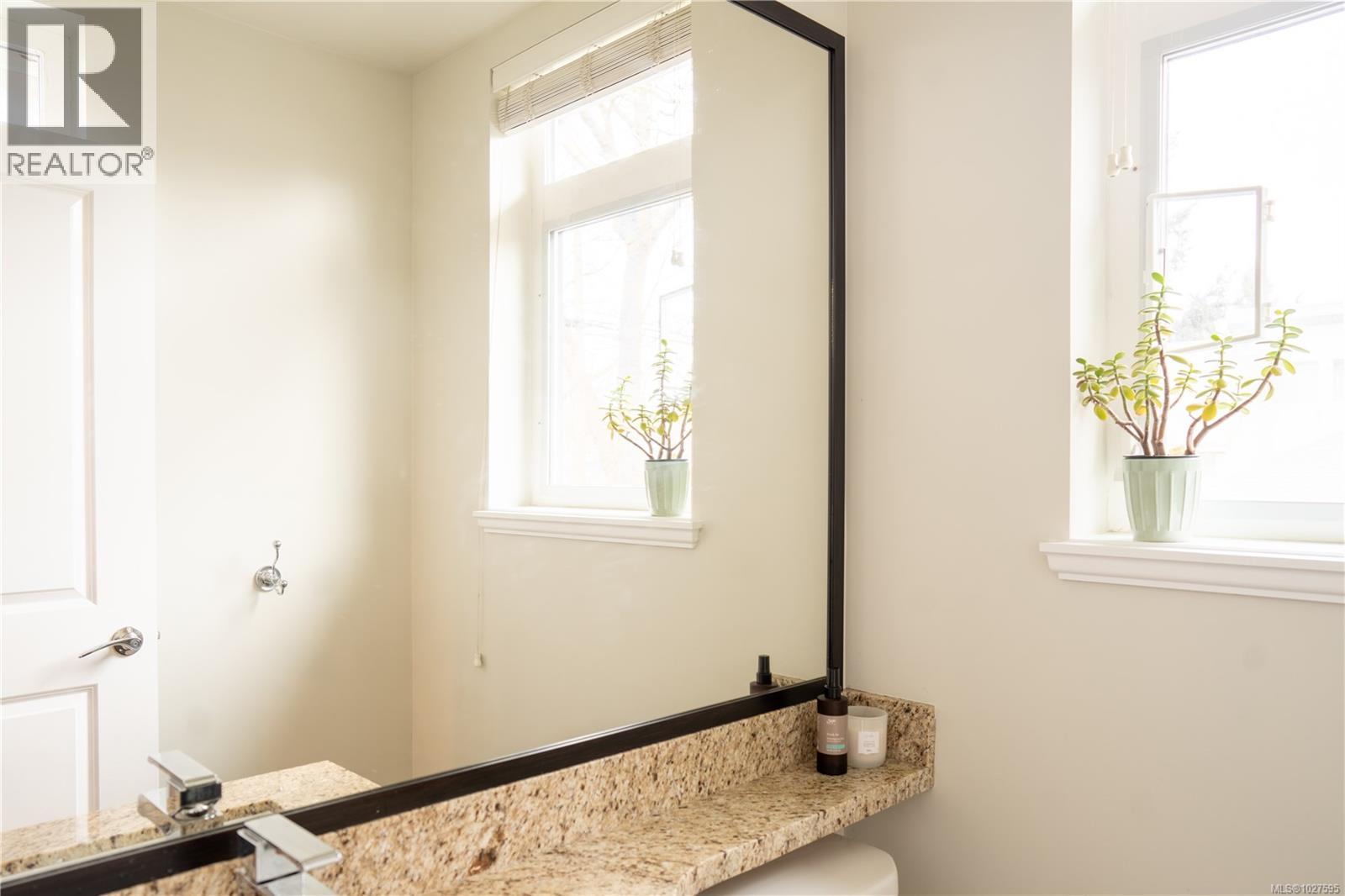 1 2918 Shelbourne St, Victoria, British Columbia  V8R 4M6 - Photo 32 - 1027595