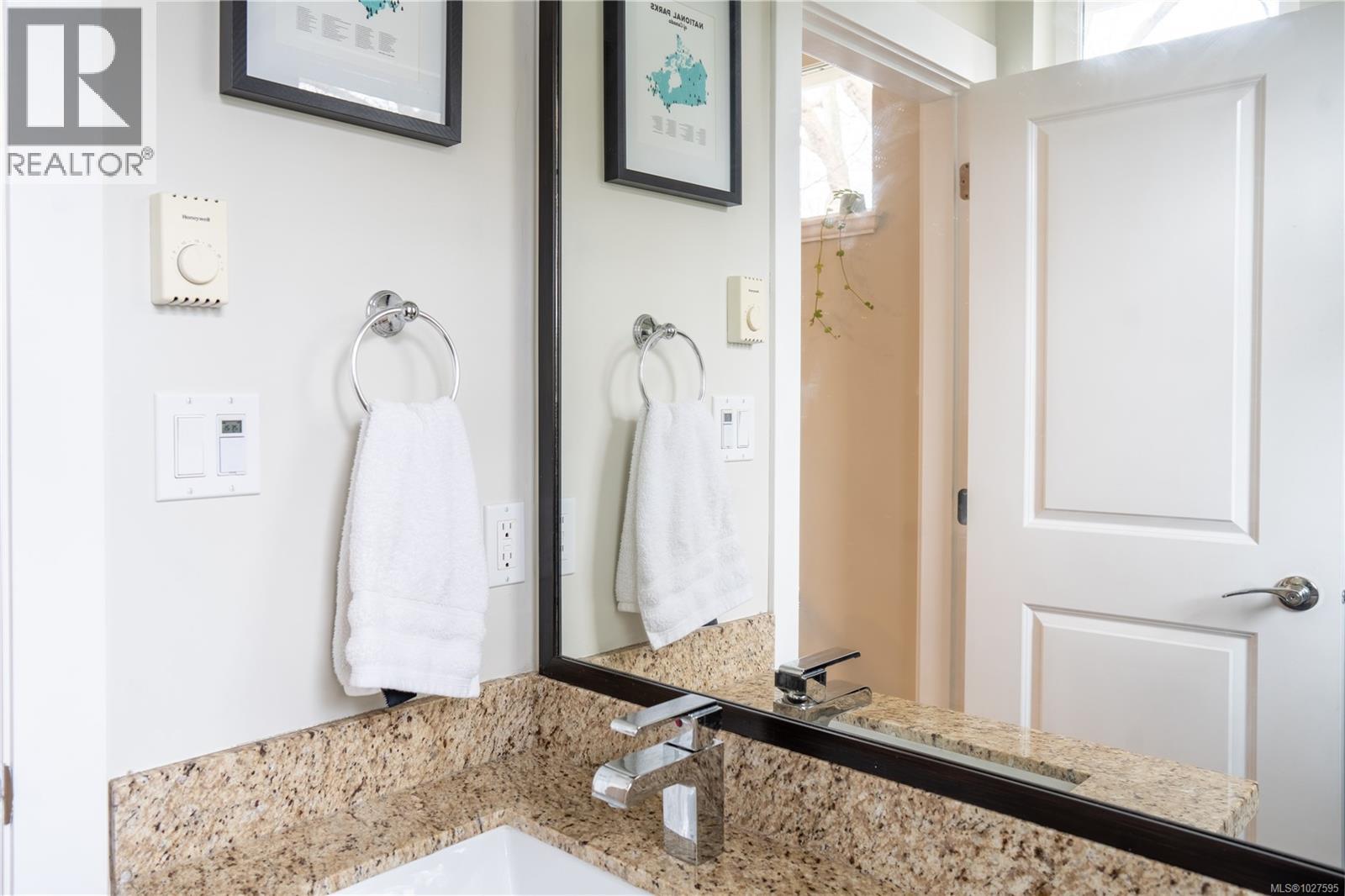 1 2918 Shelbourne St, Victoria, British Columbia  V8R 4M6 - Photo 33 - 1027595