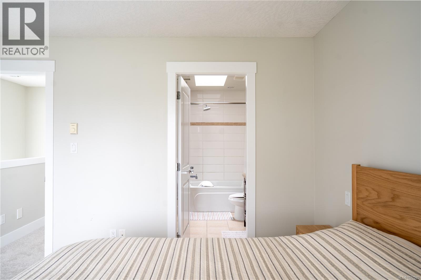 1 2918 Shelbourne St, Victoria, British Columbia  V8R 4M6 - Photo 38 - 1027595