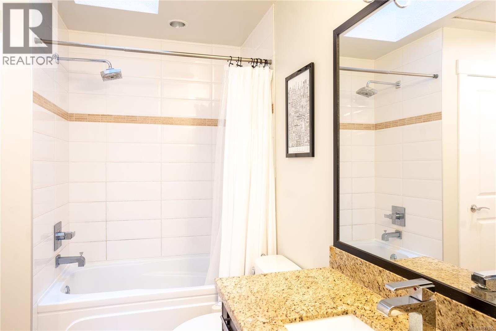 1 2918 Shelbourne St, Victoria, British Columbia  V8R 4M6 - Photo 44 - 1027595