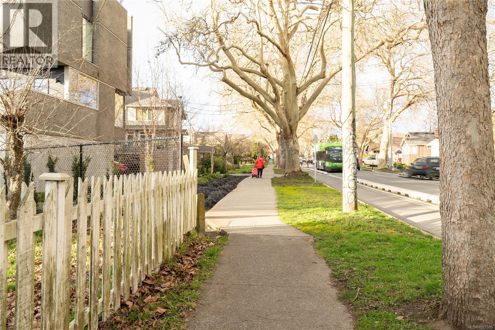 1 2918 Shelbourne St, Victoria, British Columbia  V8R 4M6 - Photo 58 - 1027595