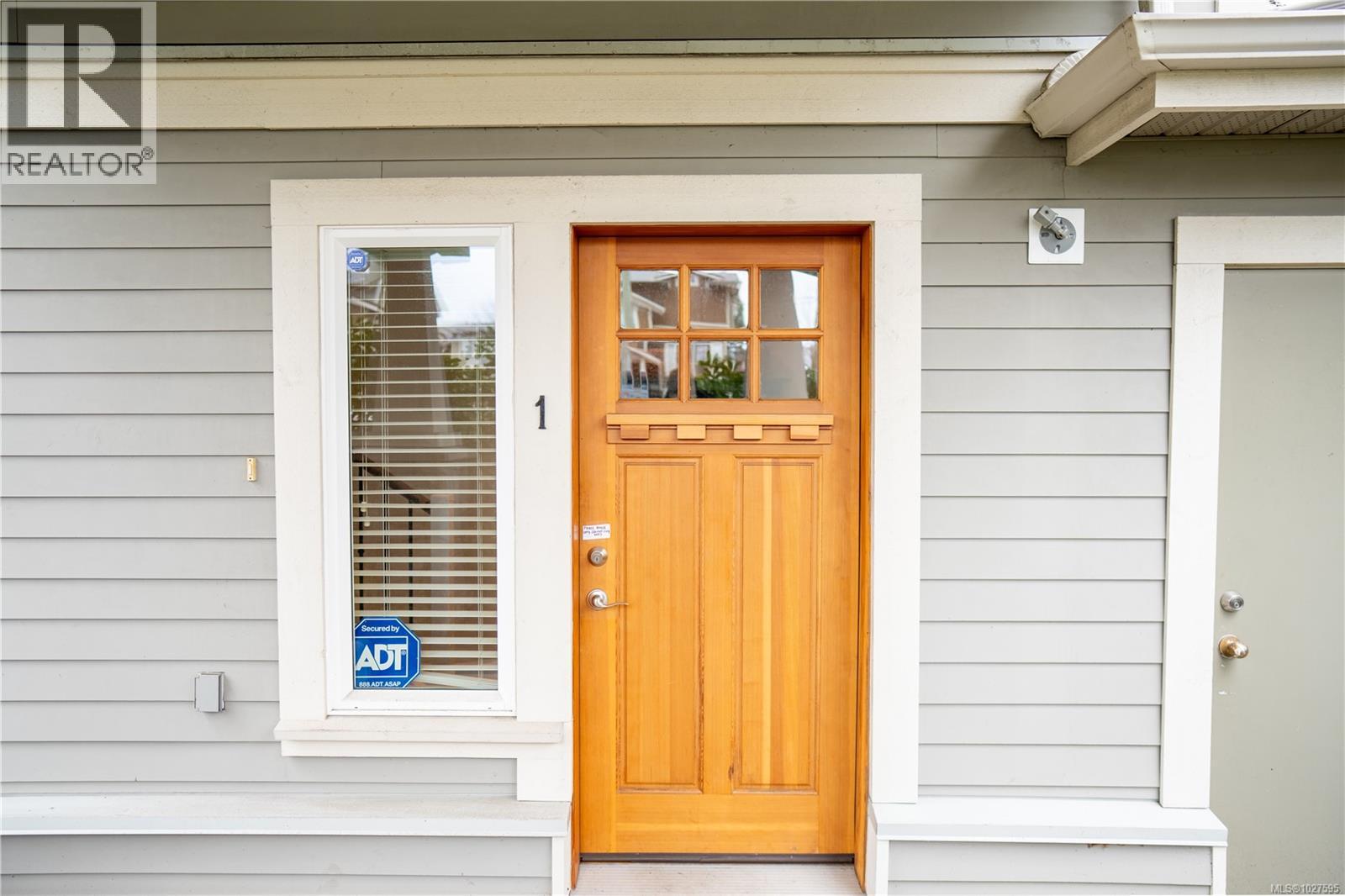 1 2918 Shelbourne St, Victoria, British Columbia  V8R 4M6 - Photo 6 - 1027595