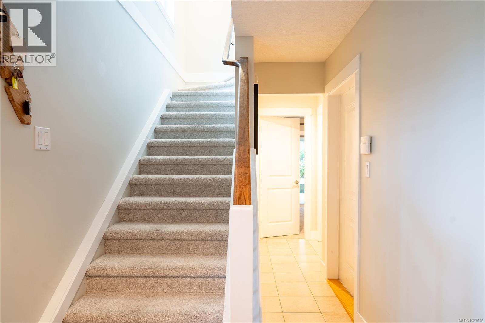 1 2918 Shelbourne St, Victoria, British Columbia  V8R 4M6 - Photo 7 - 1027595