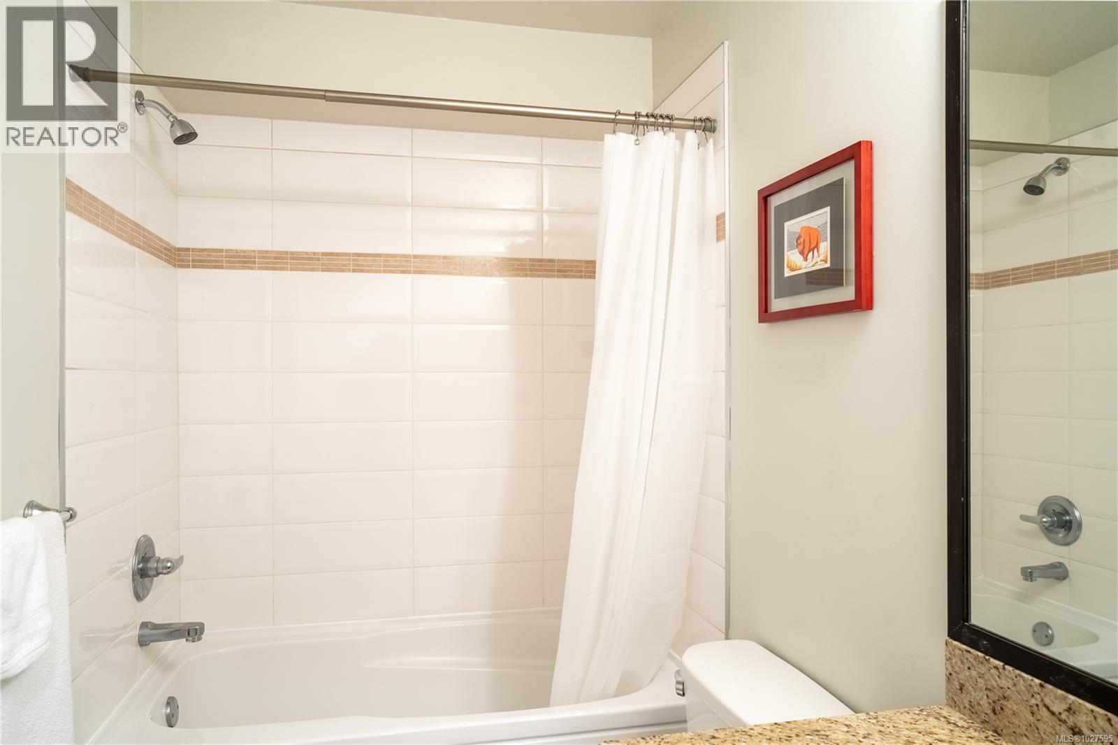 1 2918 Shelbourne St, Victoria, British Columbia  V8R 4M6 - Photo 9 - 1027595